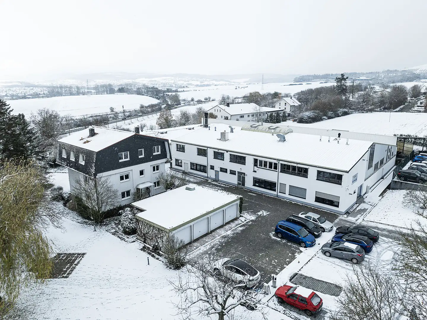 METAKEM_Corporate-Images_ID-0487 METAKEM Unternehmensgebäude im Winter – Standort von METAKEM für innovative Lösungen in der Edelmetallchemie und elektrochemischen Technologie